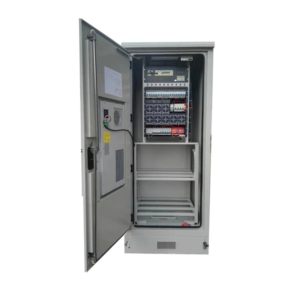 How to inspect an outdoor fiber optic cable distribution box